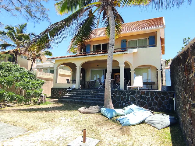 Holiday Inn Guest Beach House