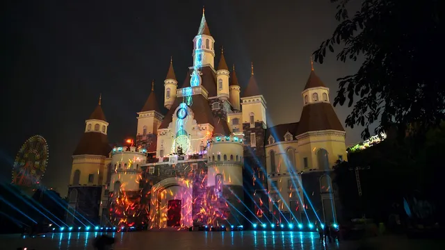 Sân khấu thực cảnh Tata Show