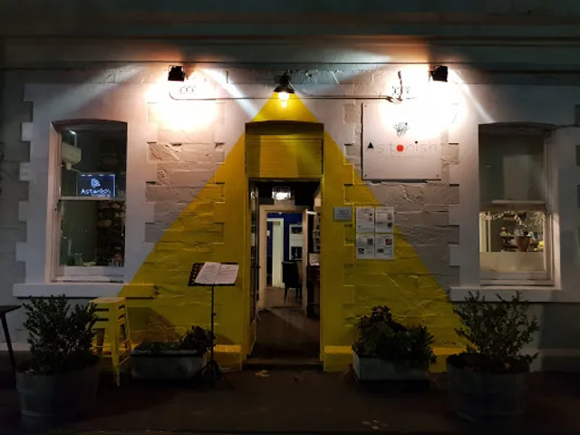 Astonish Café & Dessert