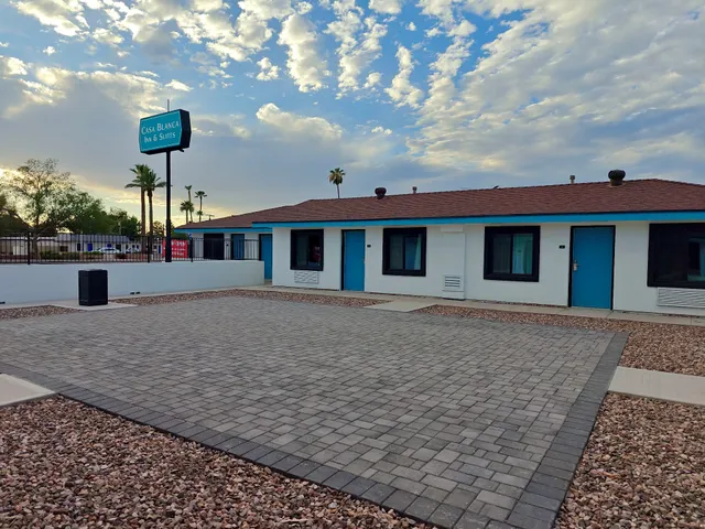 Casa Blanca Inn & Suites