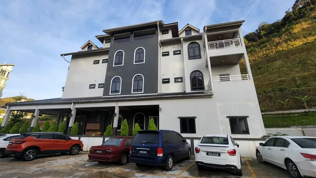 Barrington Villa @ Golden Hills