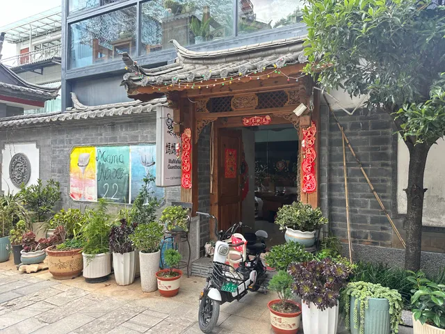 Mama Naxi Guesthouse