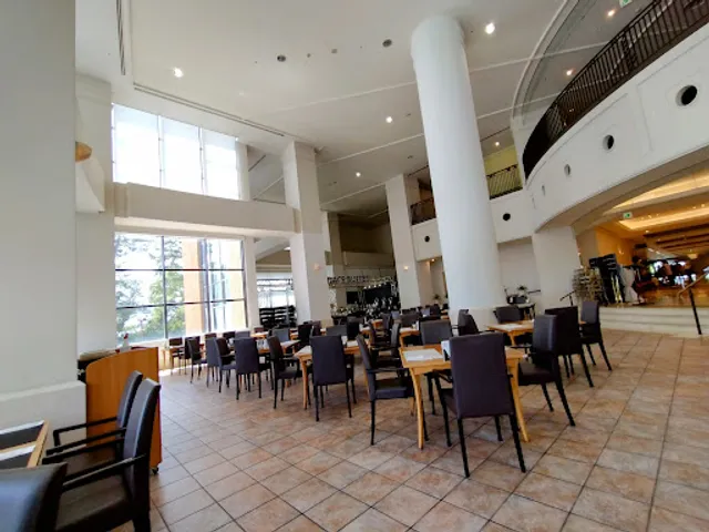 テラスレストラン サントロペ