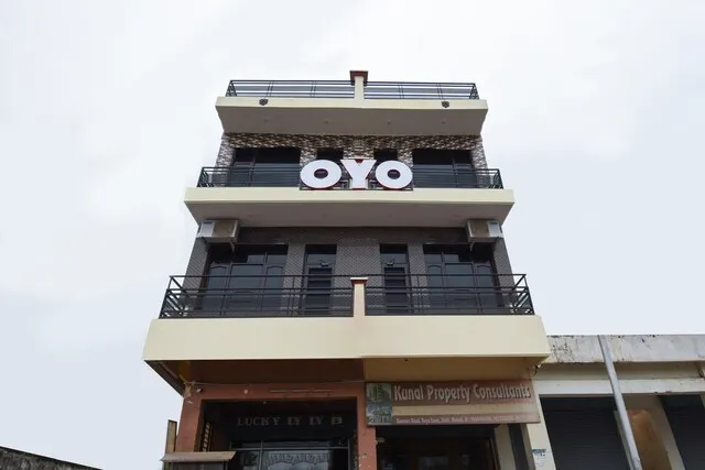 OYO 49051 Hotel Crown Plaza
