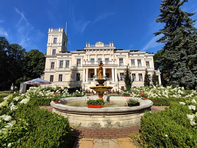 Biedrusko Castle - Palace and Park Complex