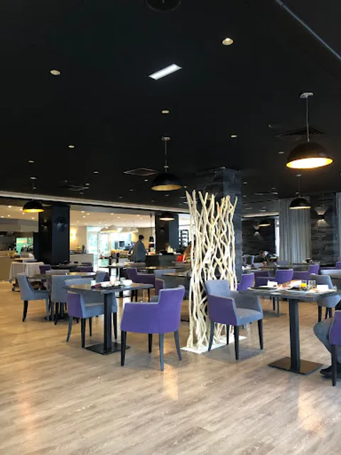 Restaurant @ Adelphia