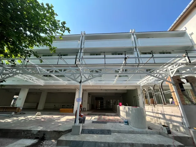 The Greens Boutique Hotel โรงแรมใหม่ตึกขาวหน้าต่างเขียว ใกล้ข้าวสาร