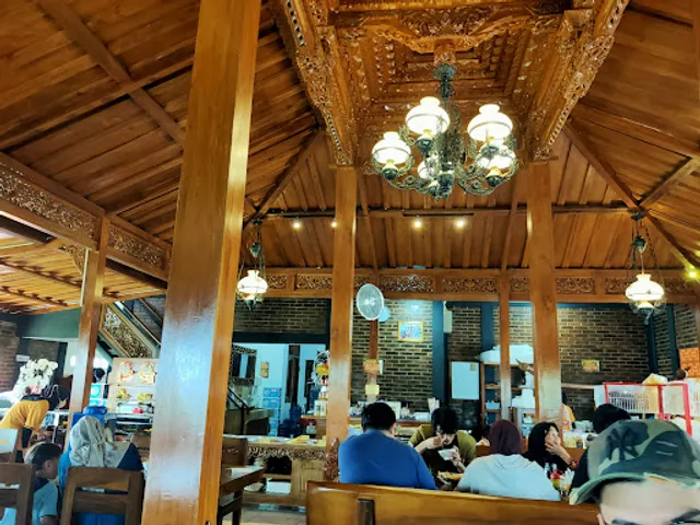 Soto ayam Dargo pak wito