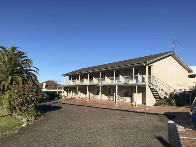 Holiday Lodge Motor Inn