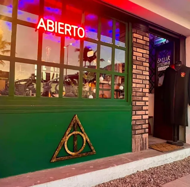 Wizards Wings & Burgers