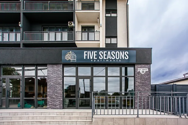 Five seasons apartments