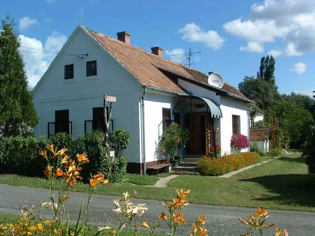 Cserépmadár Szállás