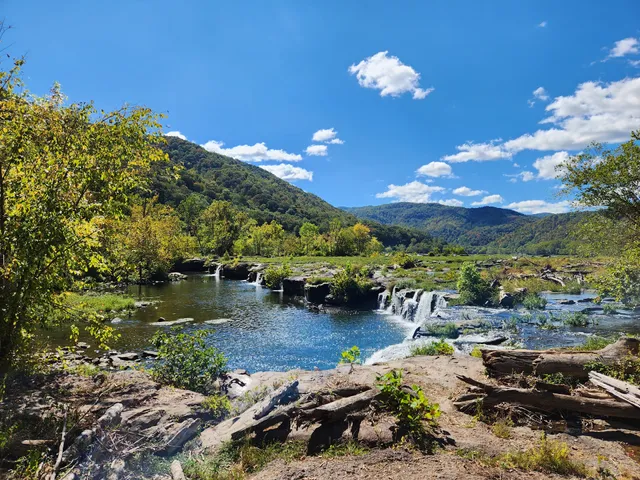 Sandstone Falls Trailhead