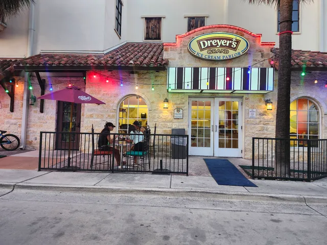 Dreyers Grand Ice Cream Parlor