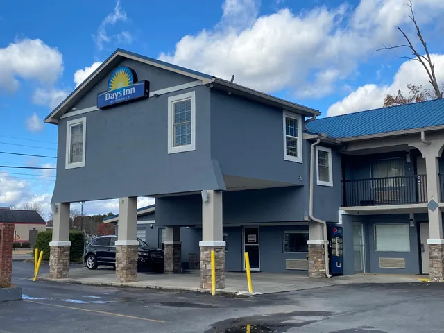 Days Inn by Wyndham Calhoun GA I-75 and US-41