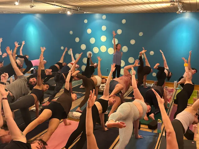 Glow Yoga & Juice Bar