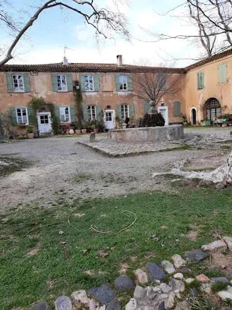 A L’ombre du Platane