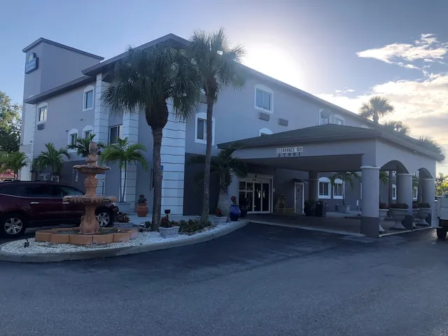 Days Inn & Suites by Wyndham Bonita Springs North Naples