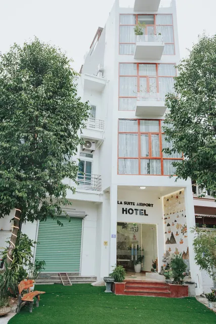 LA TEISU AIRPORT HOTEL