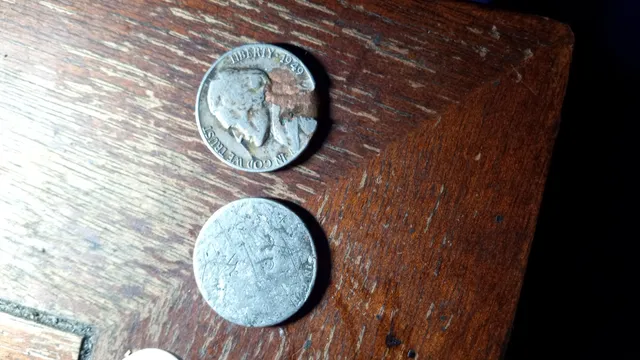 Dave's Coins Stamps-Antiques