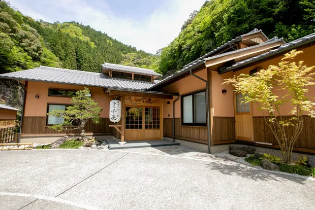Totsukawa Tousenji Onsen Yunotani Senkei