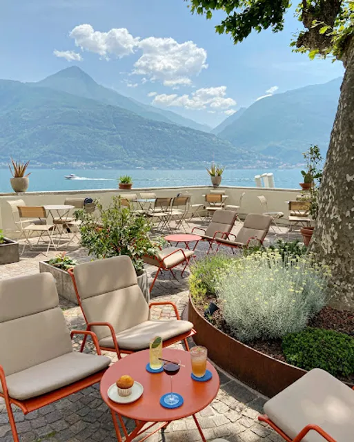 Lo Scalo Craft Drinks By The Lake