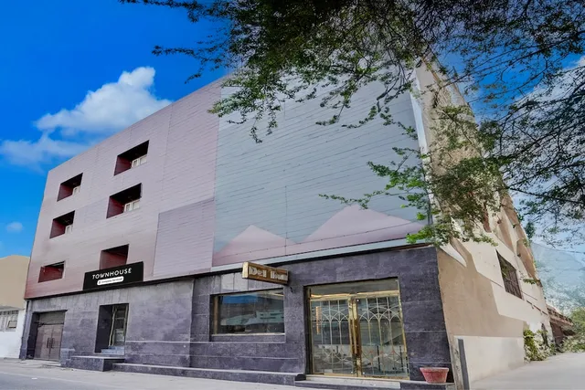 Townhouse Airport Road Delhi