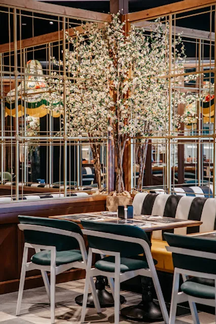 La Cueva de 1900 / La Cañada Shopping Center Marbella