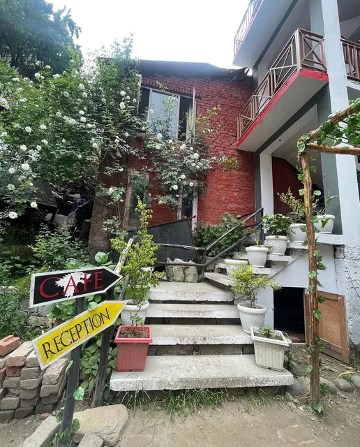 The Mad King's House & cafe