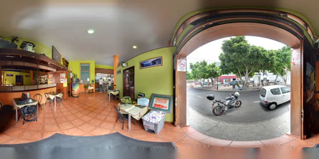 La Perla Dorada Food & Bar