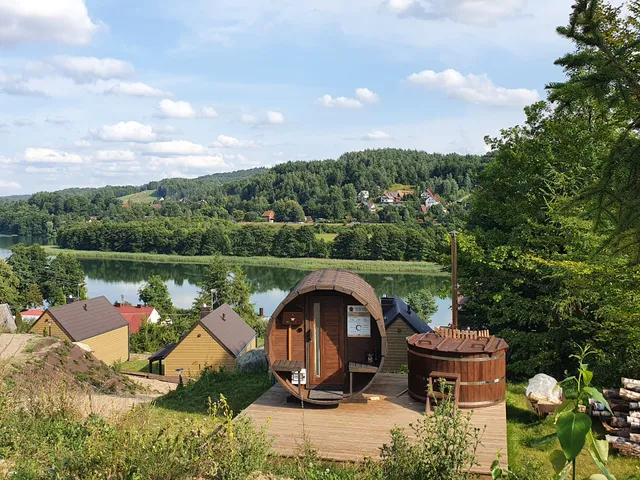 Ostrzycki Las - domki nad jeziorem