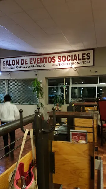 Pozole y Tacos Regios