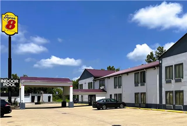 Super 8 by Wyndham Vincennes