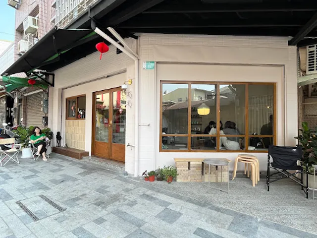 萬萬One One(12點營業/室內較小同組最多接待三位,無法拆/併桌,無訂位,公休請見fb.ig)