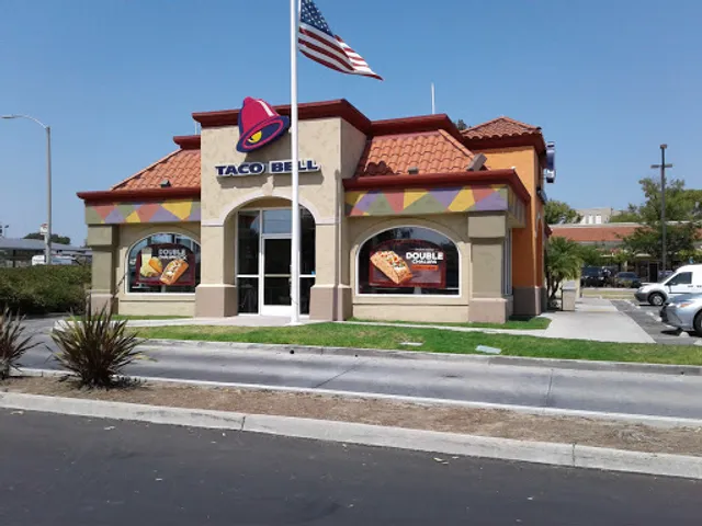 Taco Bell - Live Más Café