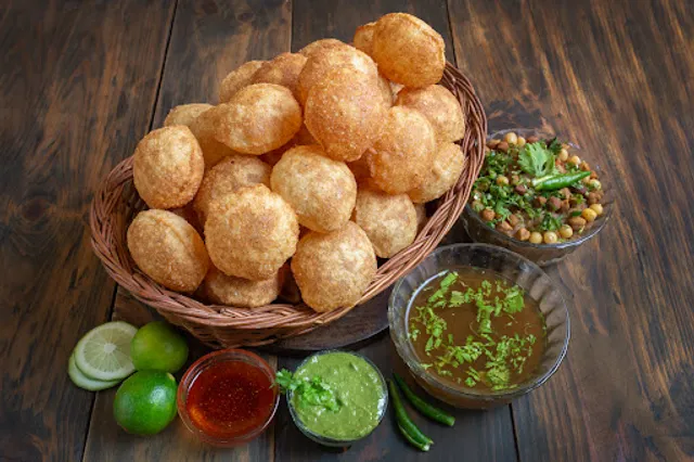 Wah! Puchka-lake garden