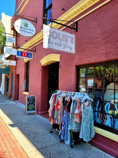 Colie's Clothing + Gifts