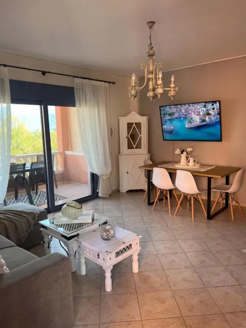 Ostraco Suite Nafpaktos, Chiliadou