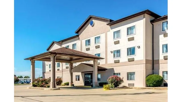 Quality Inn & Suites Salem near I-57