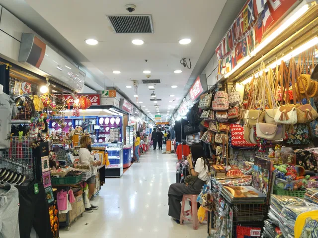 Baiyoke Night Market