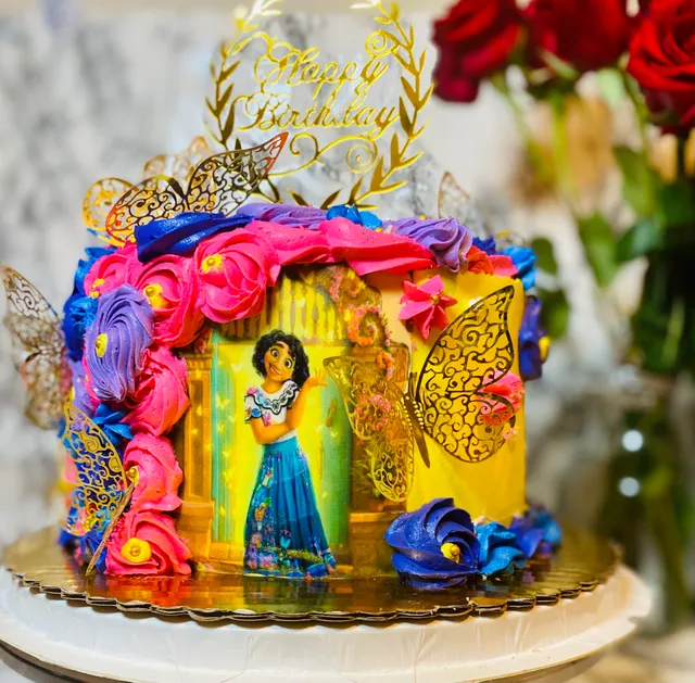 Queen Cupcakes (Inquire via email Only)