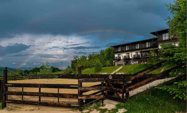 Potcoava Mountain Hideaway