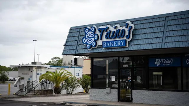 Tainos Bakery & Deli (east colonial)