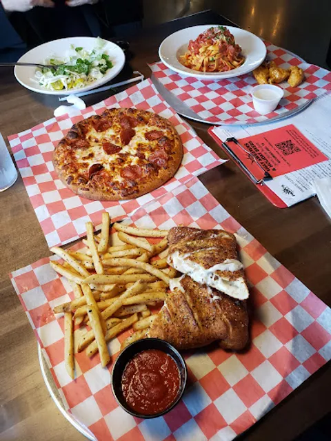 Parry's Pizzeria and Taphouse