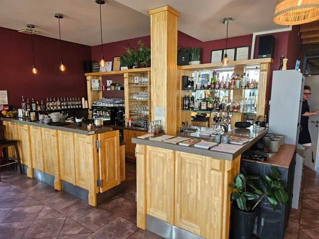 Abzaļi / Restorāns / Viesnīca / Banketi