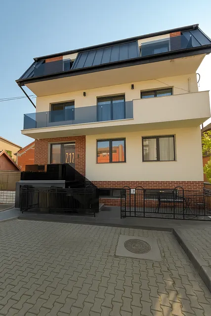 Arena 7-17 Central Suites