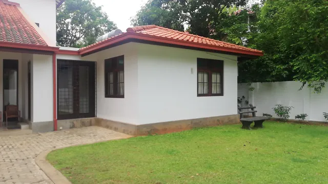 BOI Anuradhapura Holiday Home ආයෝජන මණ්ඩල නිවාඩු නිකේතනය අනුරාධපුර (BOI Circuit Bungalow Anuradhapura)