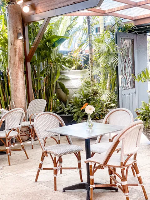 Greendays Restaurant and Bar