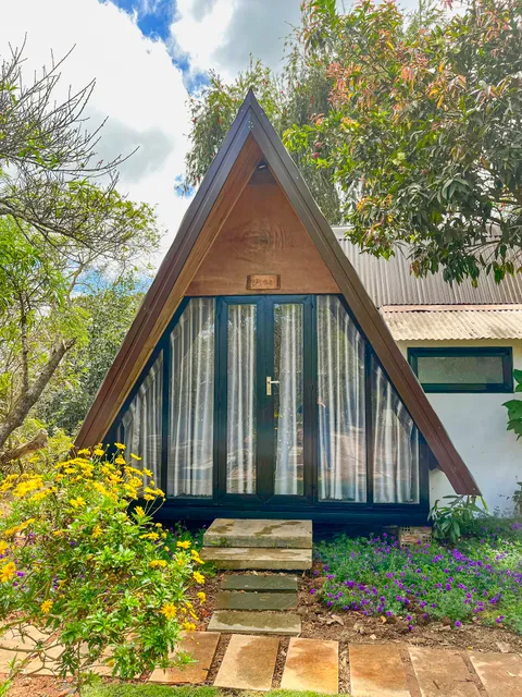 Vạn Tùng Homestay & Café