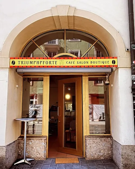Triumphpforte cafe
